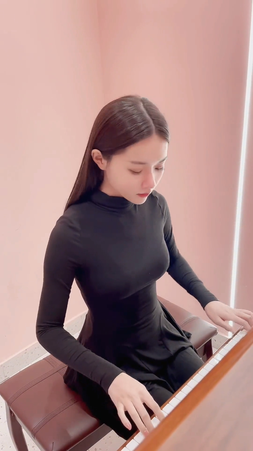 性感美女#弹钢琴的漂亮女孩子