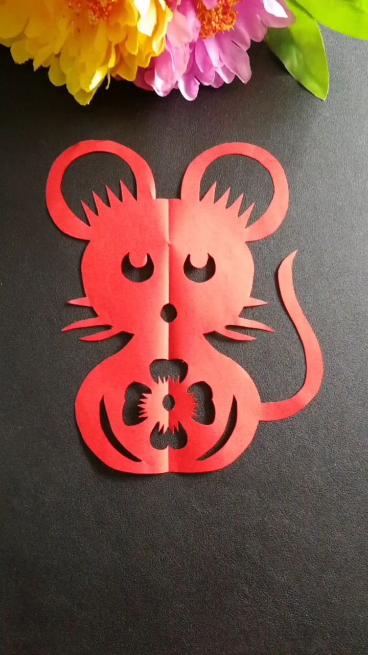 全民最牛手艺人#手工剪纸12生肖老鼠,对折剪款1.