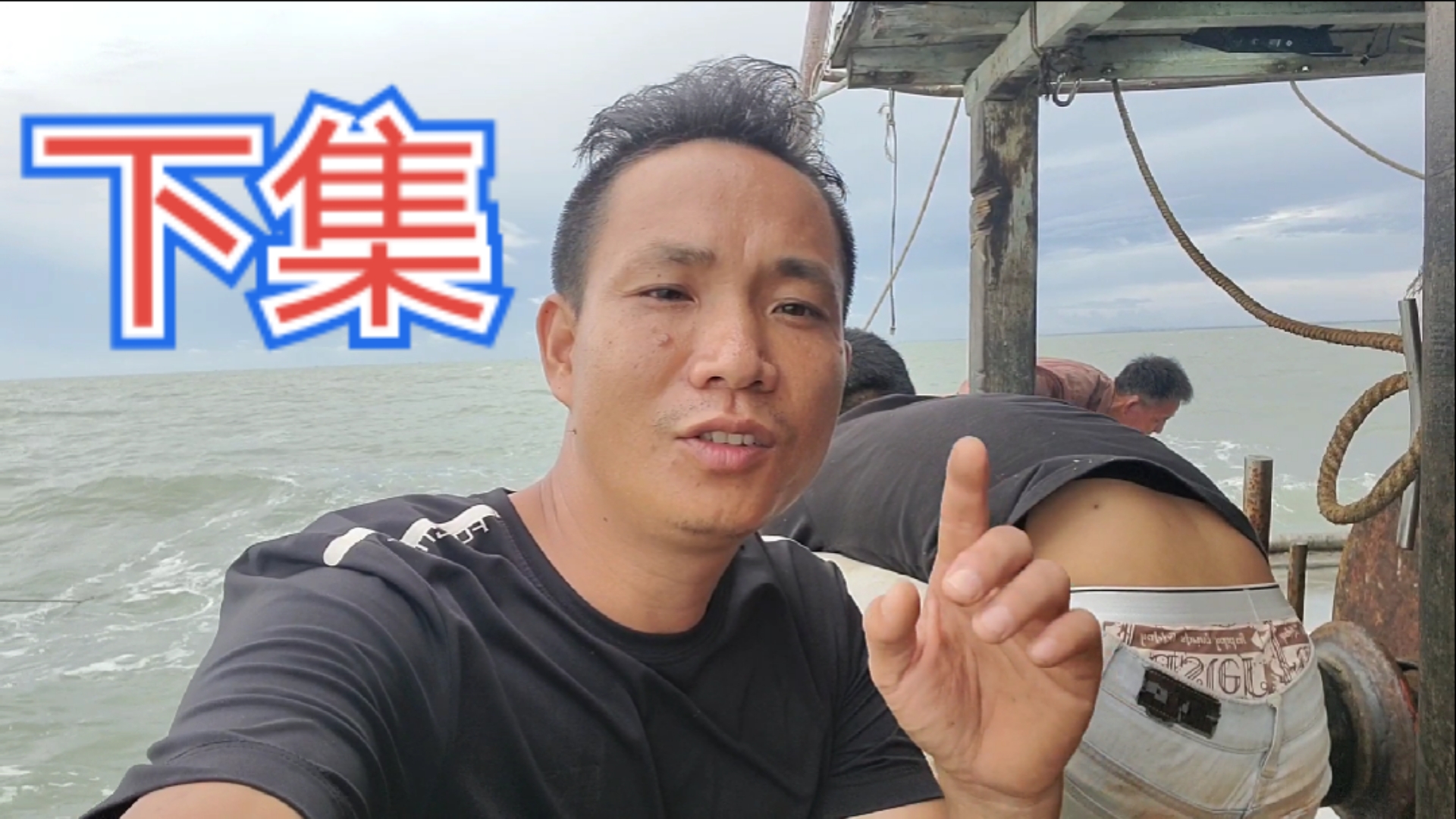 豪哥在深海捕捞,抓到的海鲜堆积如山,现在看着很过瘾