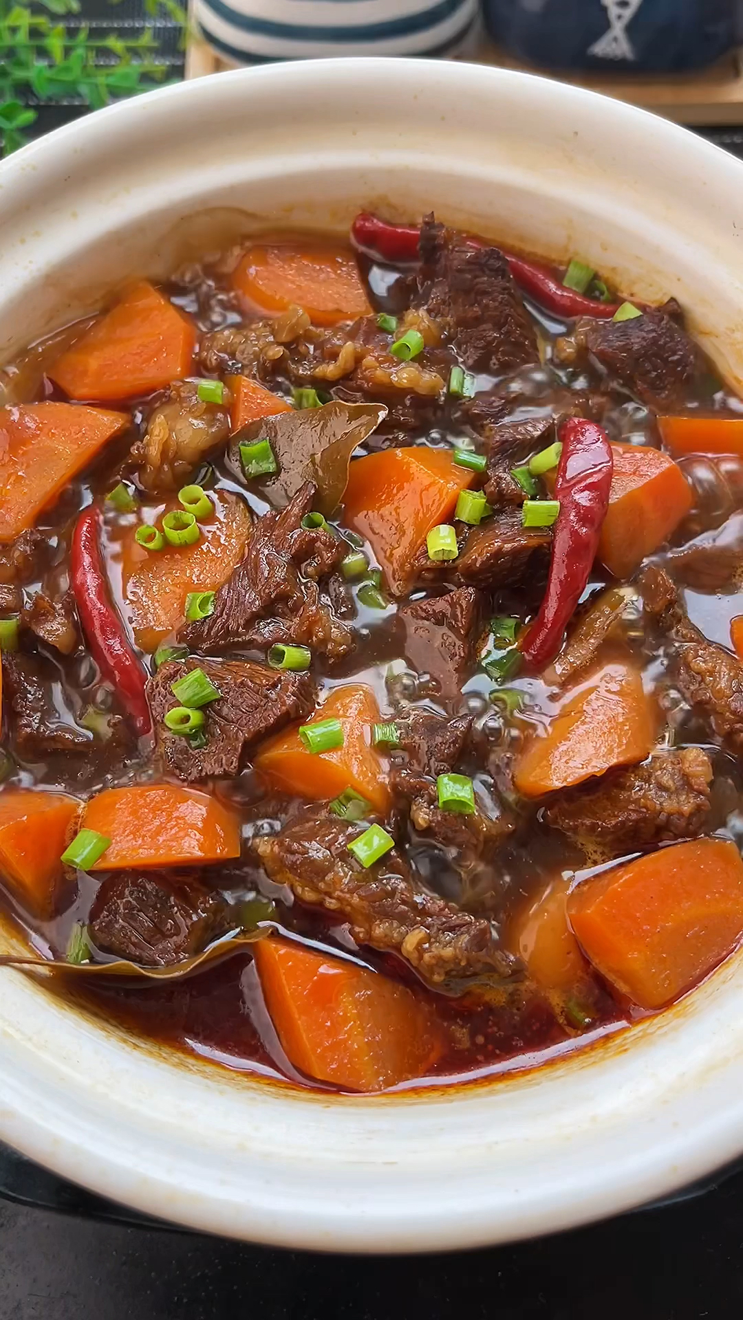 用胡萝卜炖黄焖牛肉营养又美味