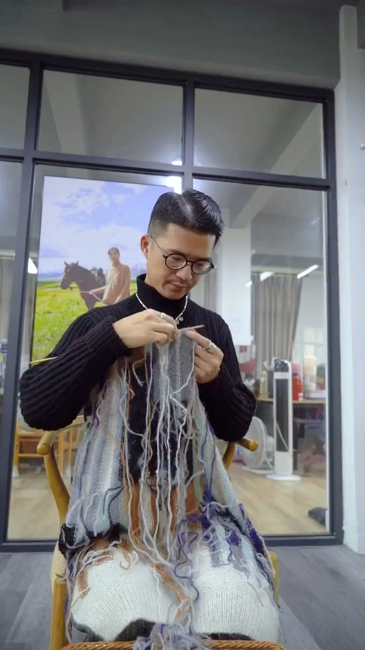 凌而不乱#潘毛衣小哥