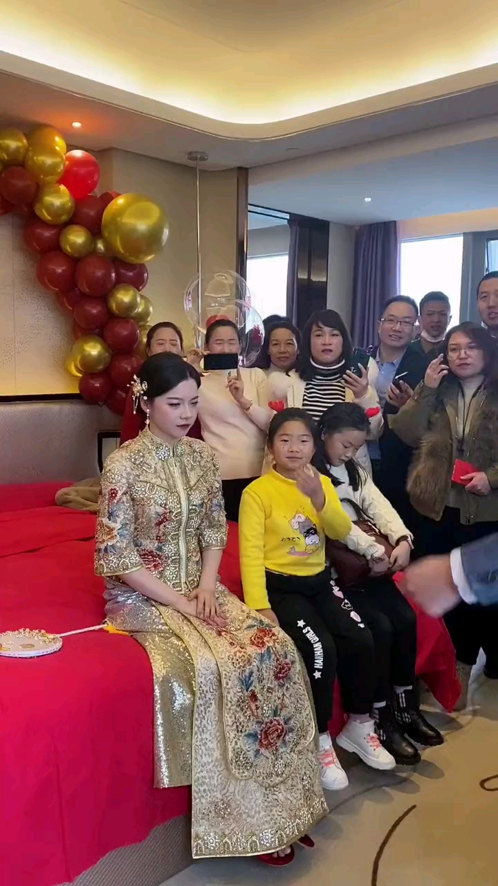 两个宝宝像极了小时候的我们哪家有新娘子出嫁,喜欢