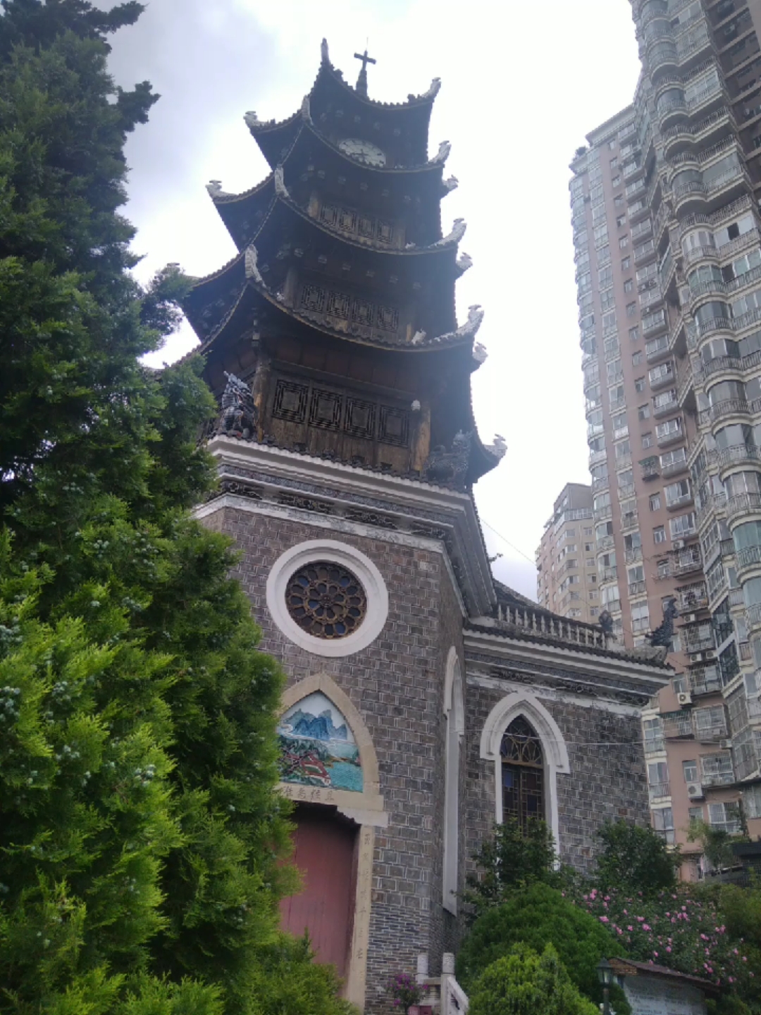 贵阳北天主教堂,至今还保留着百年前的模样,算是贵阳保护最好的文物之