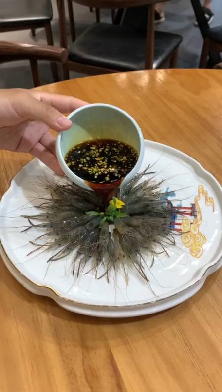 喜欢吃醉虾的小伙伴们有口福了(^^)这样的醉虾你们喜欢吗%