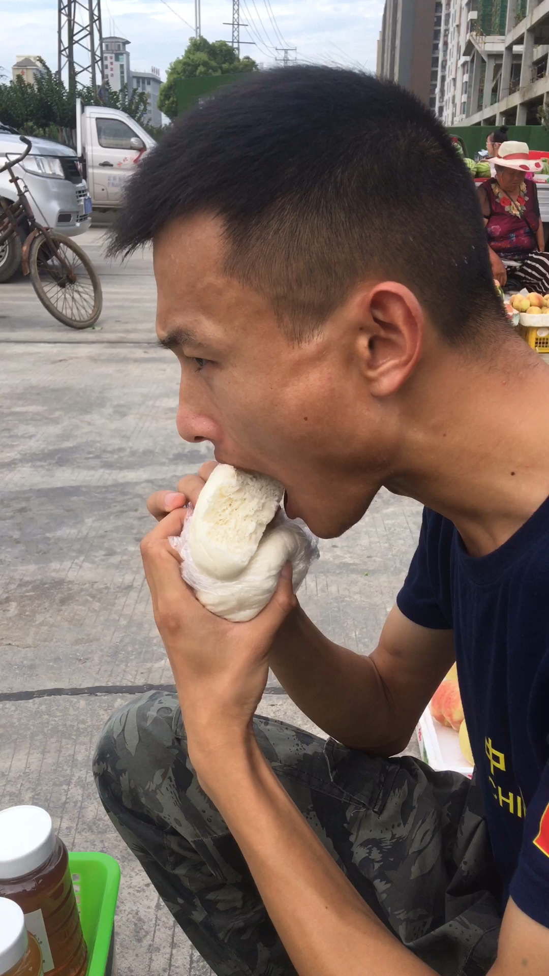 守了一天快天黑了,也没开个张,可能我狼狈的样子你会滑过,但再苦再累