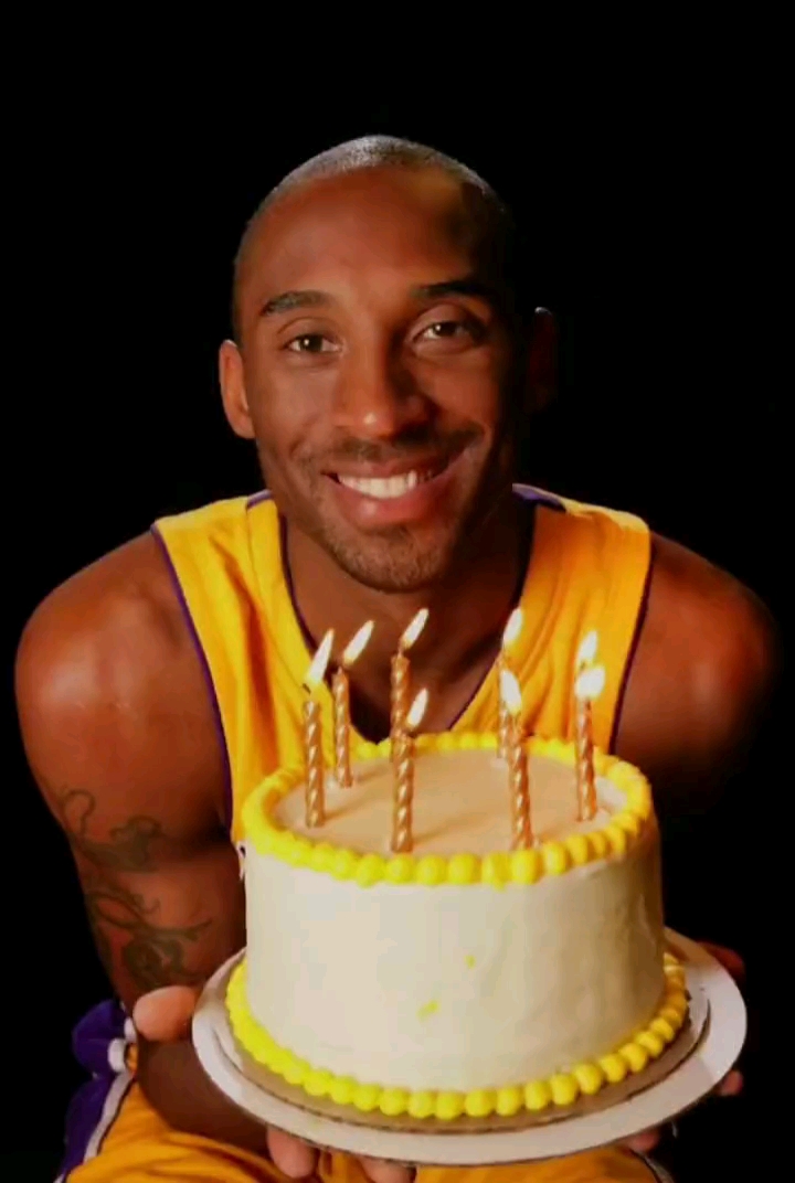 科比#今天就是科比43岁生日当老大收到我们的祝福,会不会像这样开心