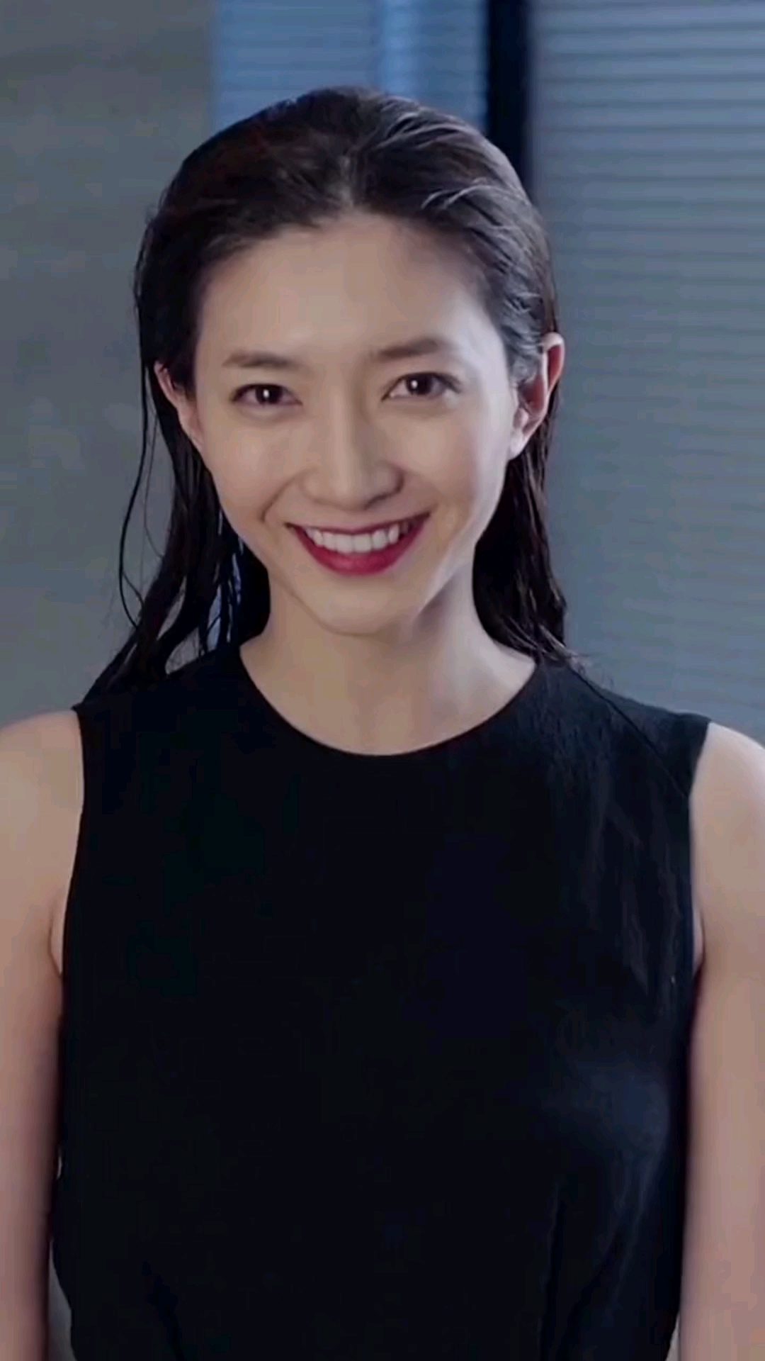 美女明星#江疏影这么美,李沁手上的鸡腿真抢眼,超
