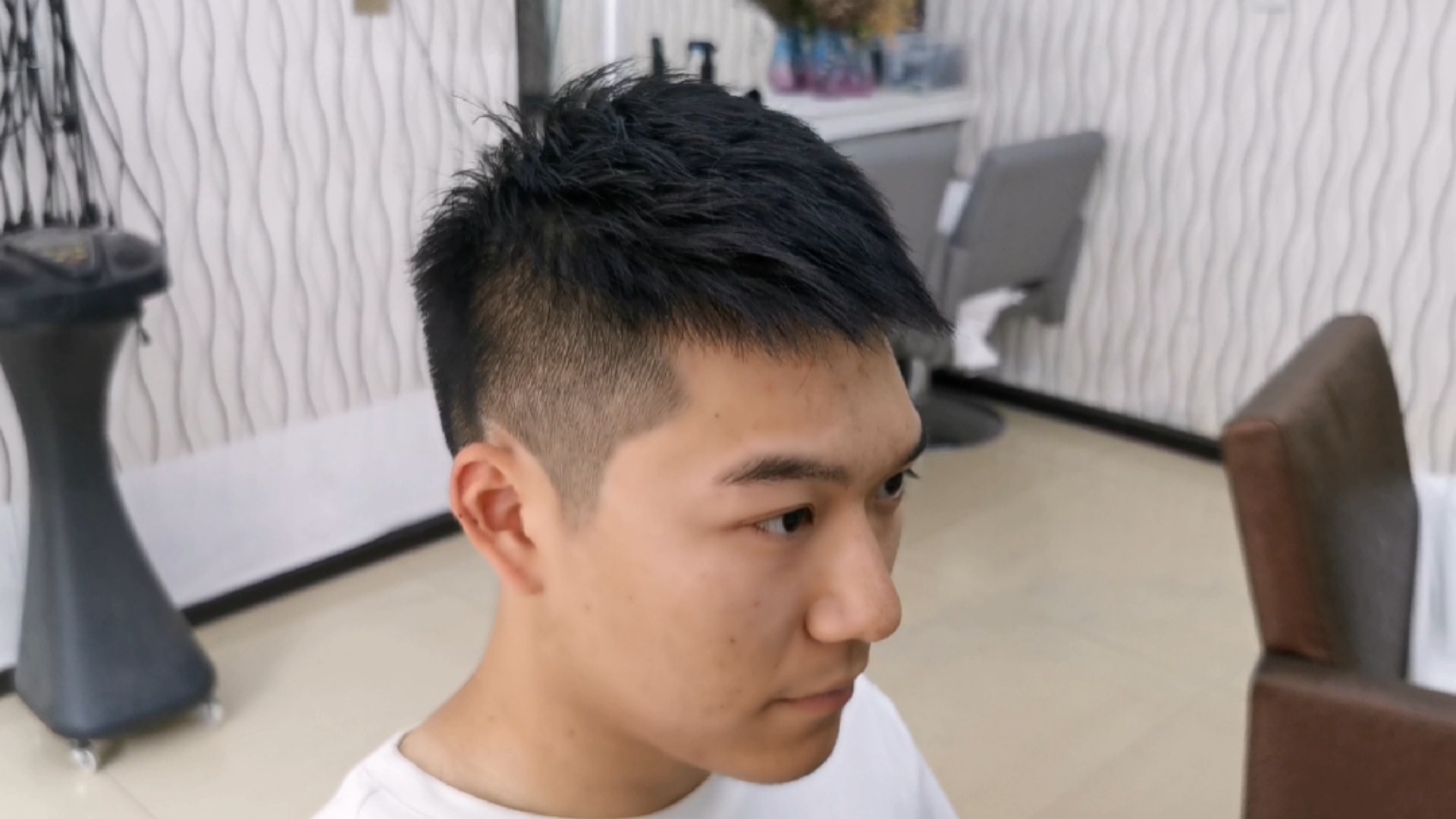 #我是发型师#高颜值小伙剪了款网红短碎发型,时尚百搭又修颜,简单清爽