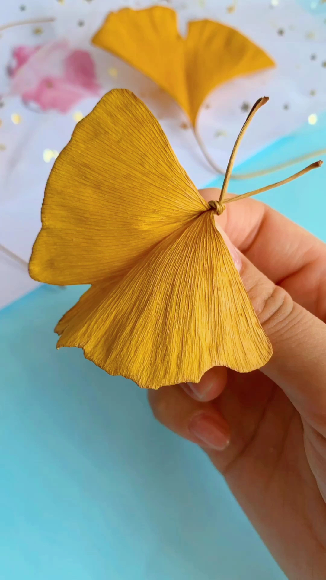 手工制作#银杏叶简单两步做好看的小蝴蝶!