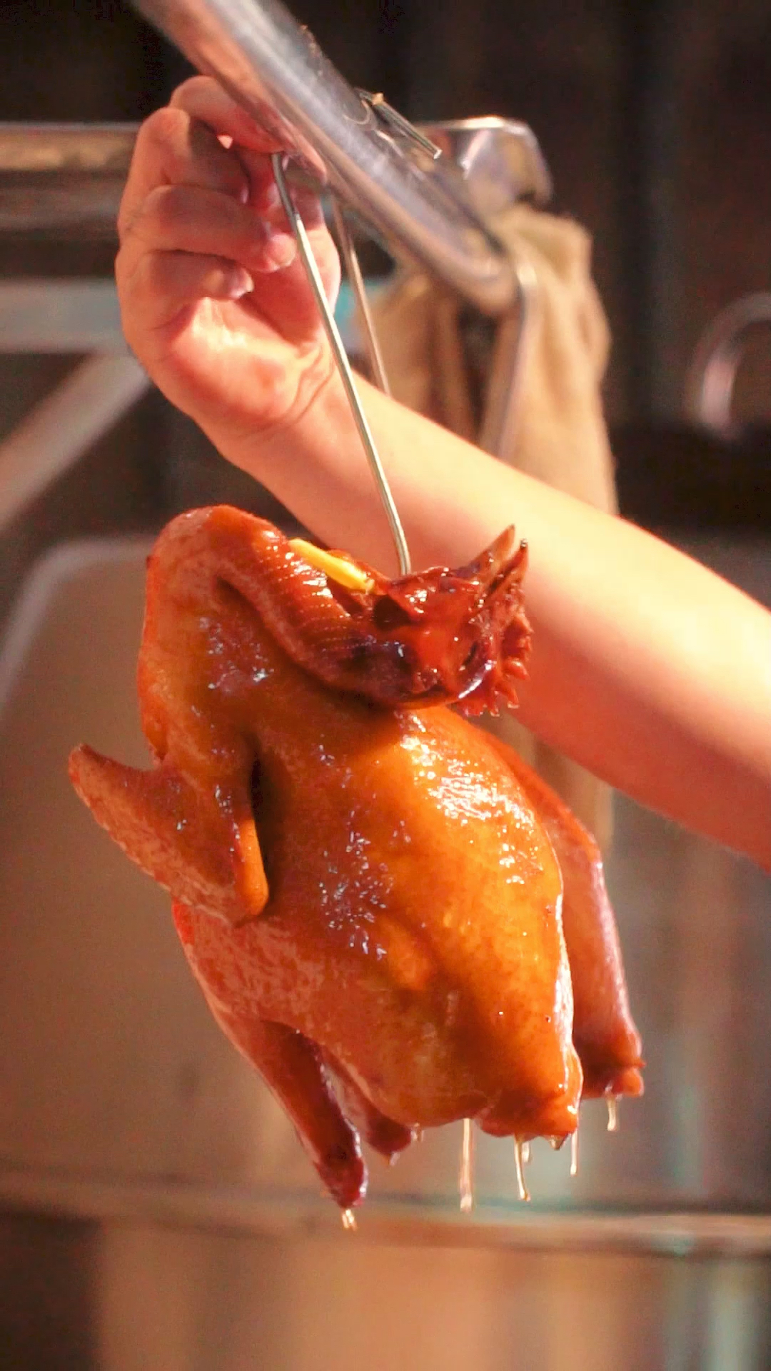 在家做个拿手菜#靓到爆的豉油鸡出锅了,烧腊培训班的学员都忍不住流