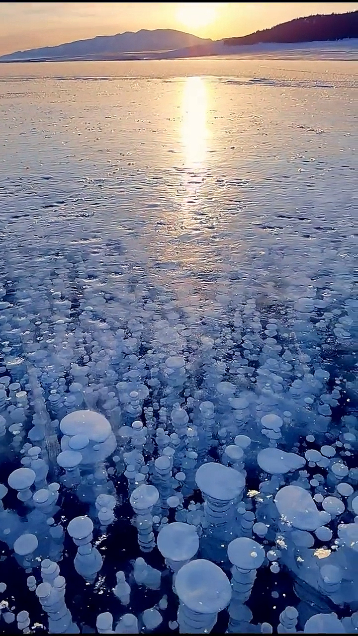 最美风景#赛里木湖的冰气泡美过贝尔加湖不输亚伯拉罕湖