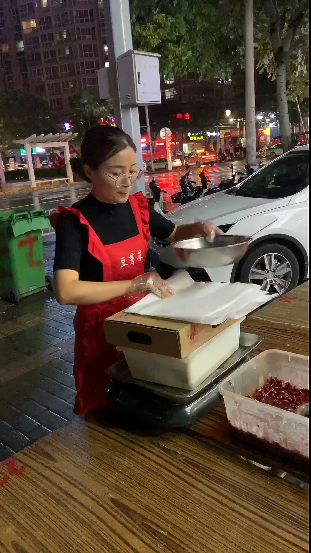 凌晨收摊回家的豆芽菜