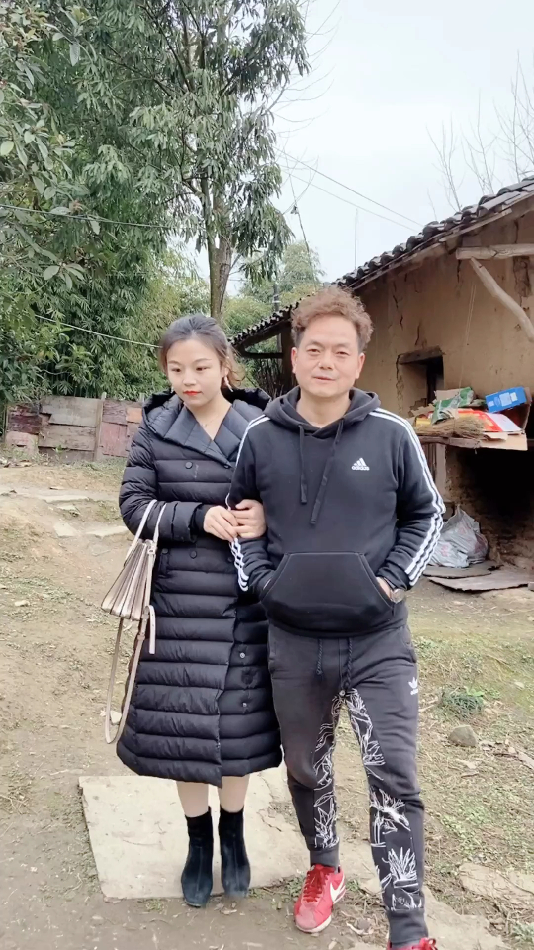 带城里的女朋友回家过年,她的做法真是让我大吃一惊!