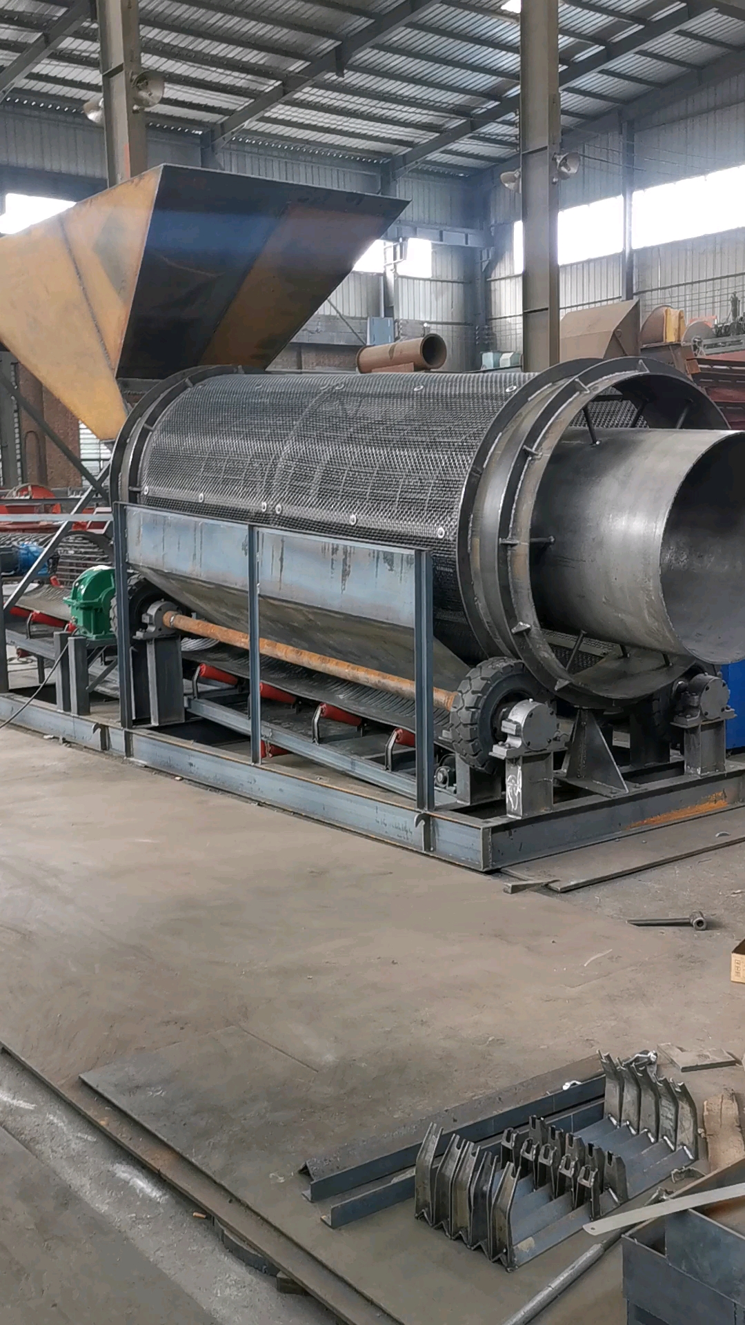 无轴滚筒筛石机##无轴滚筒筛石机#无轴滚筒筛#筛石机#双层无轴滚筒筛