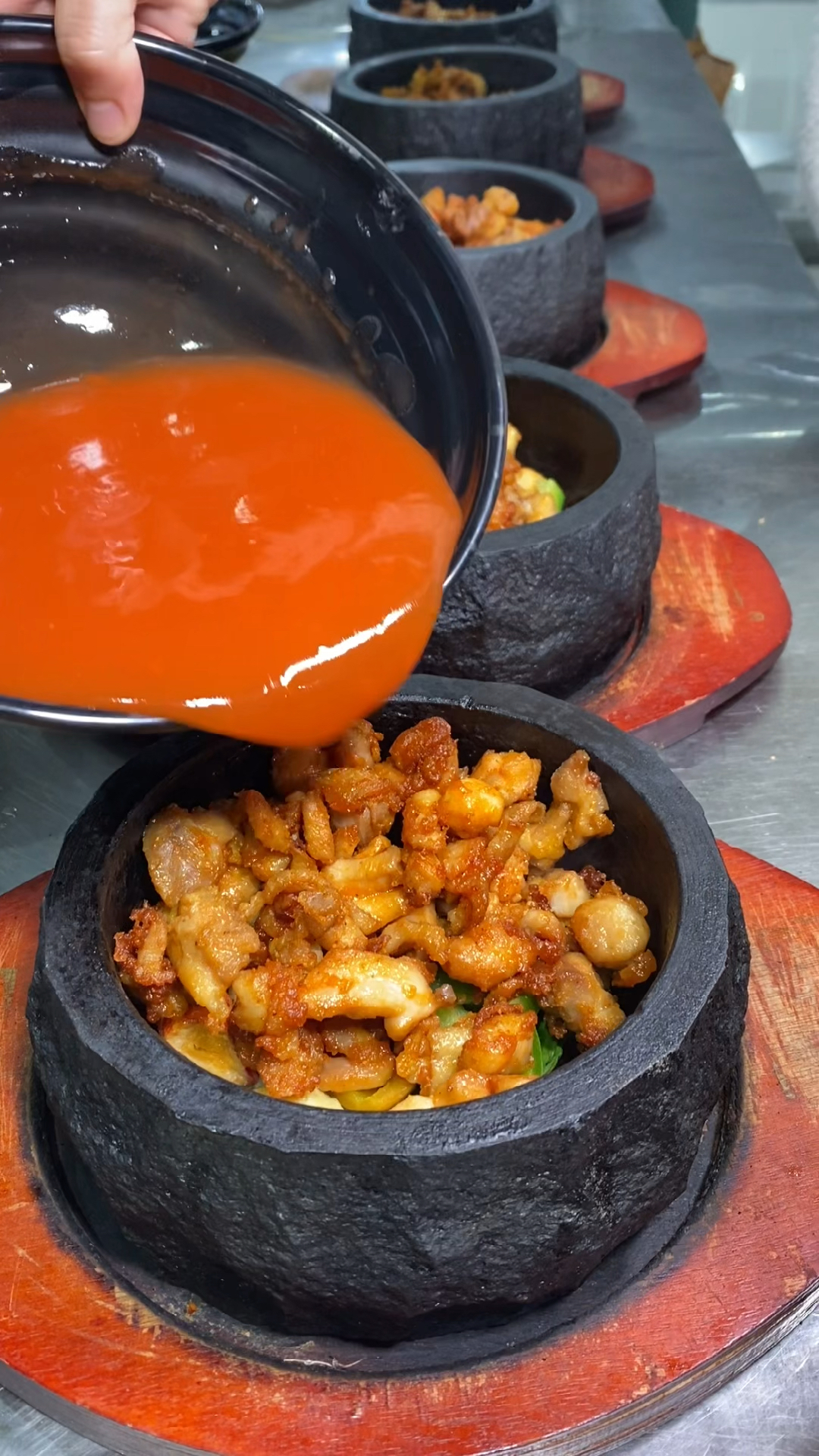 #石锅泡泡鸡#一个烤箱一堆锅,从一个弱小女子硬生生搬成女汉子,这是我