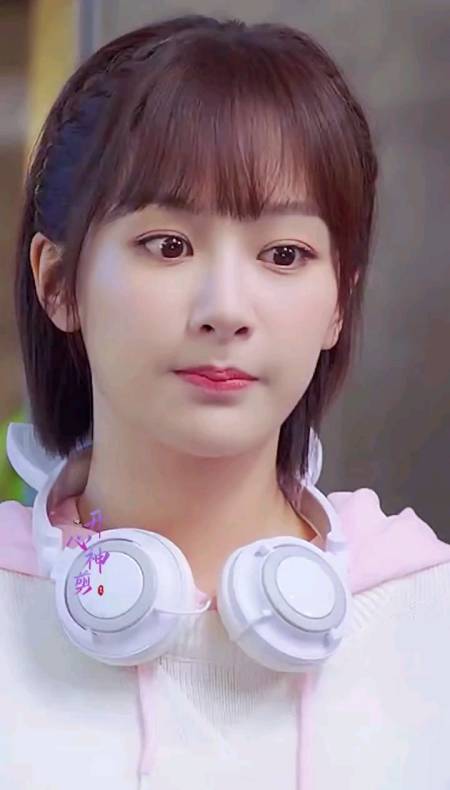 杨紫1992年11月6日出生于北京市,中国内地女演员.