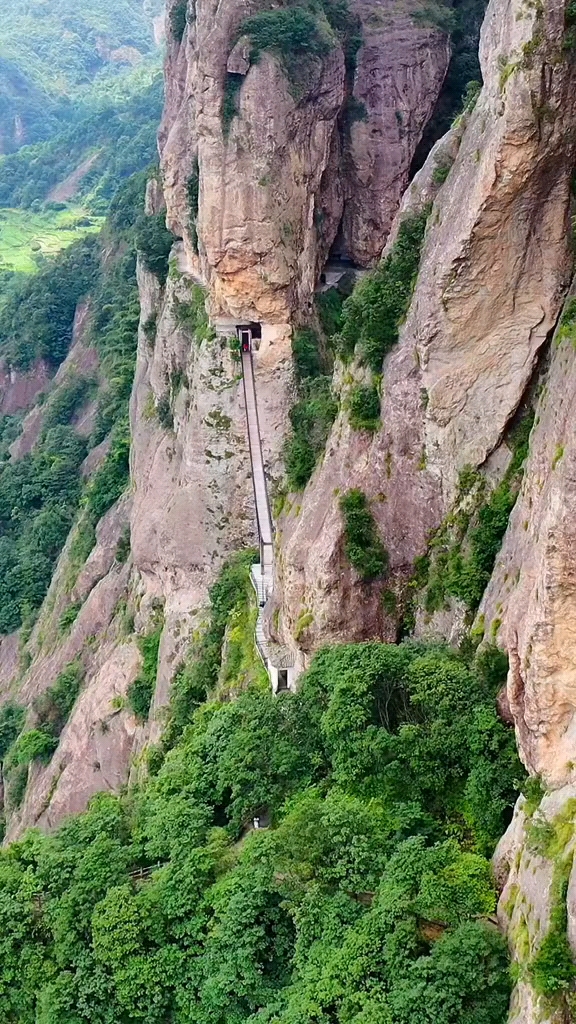 悬崖峭壁带你看风景