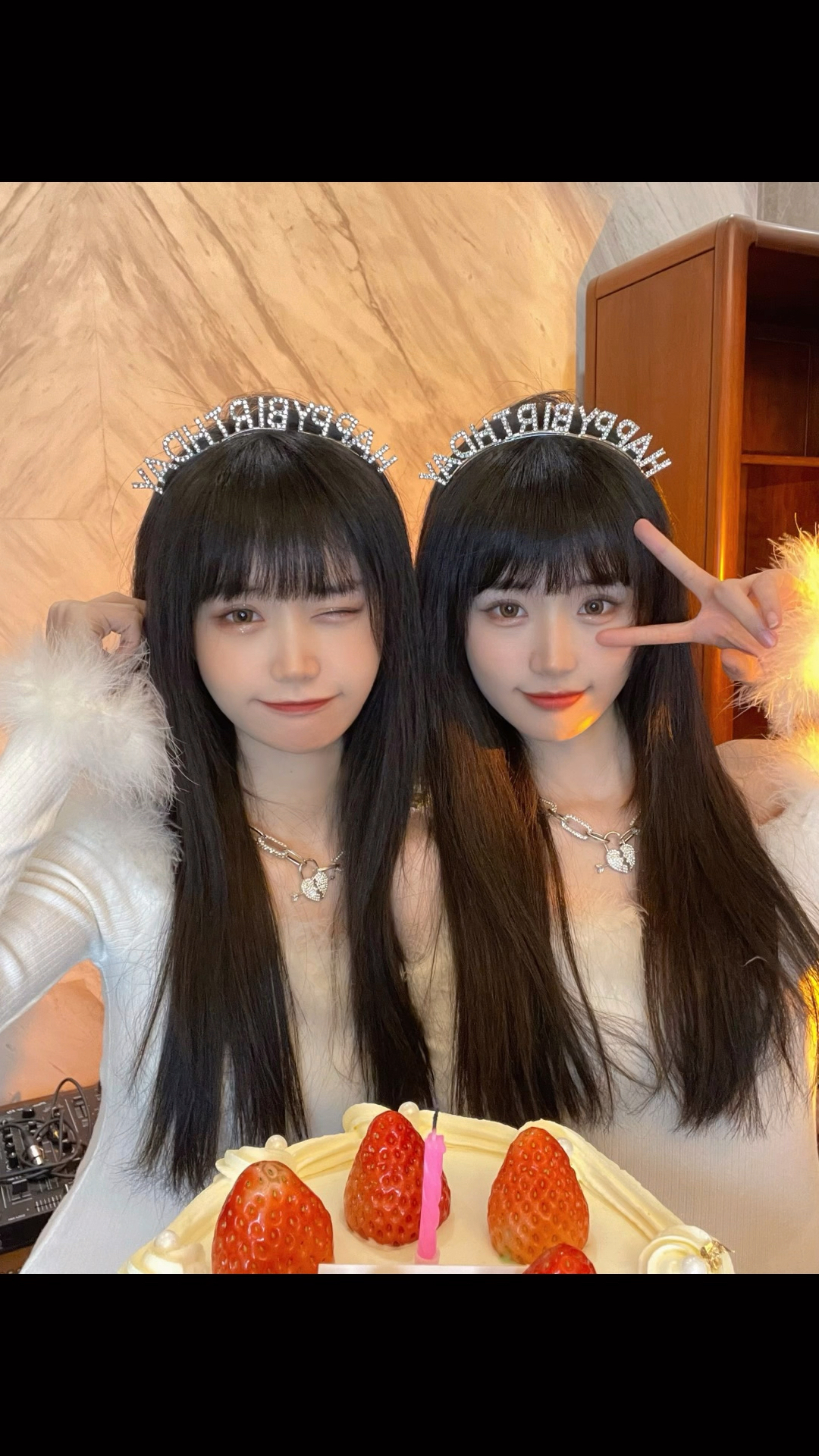 我们都开始了新的生活我有时候还会回头看看但是次数