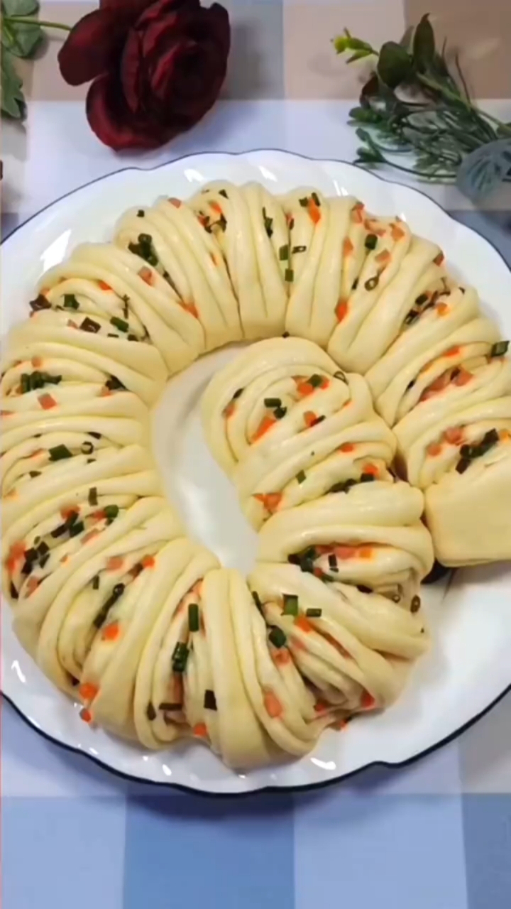 美食#今天做一个盘龙大花卷