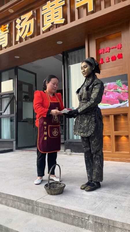 0次播放 . 2020-11-19 0举报 四川女铜人