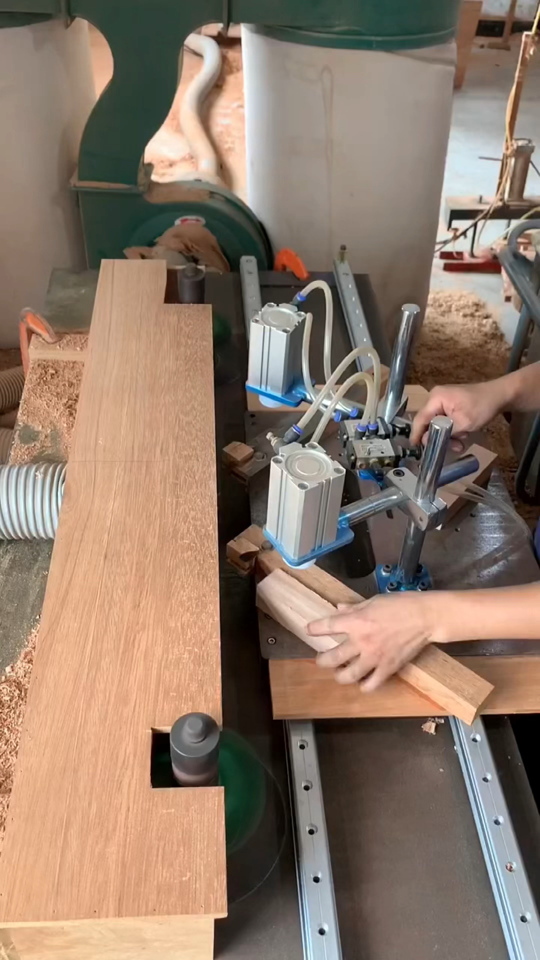 红木家具制作过程#现代机械制作红木家具榫卯结构,确实方便快捷肚且