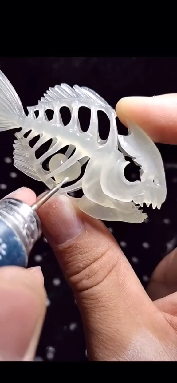 雕刻一个鱼骨头