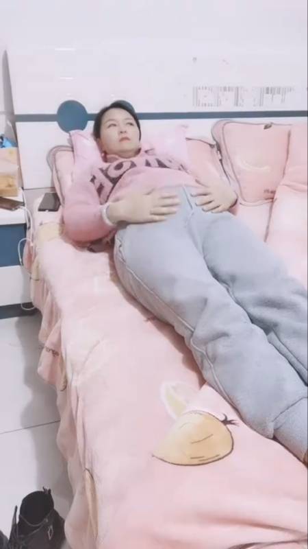 50岁又怀孕了,老公不愿意要,公婆也不愿意要,只能让她回去了-全民小