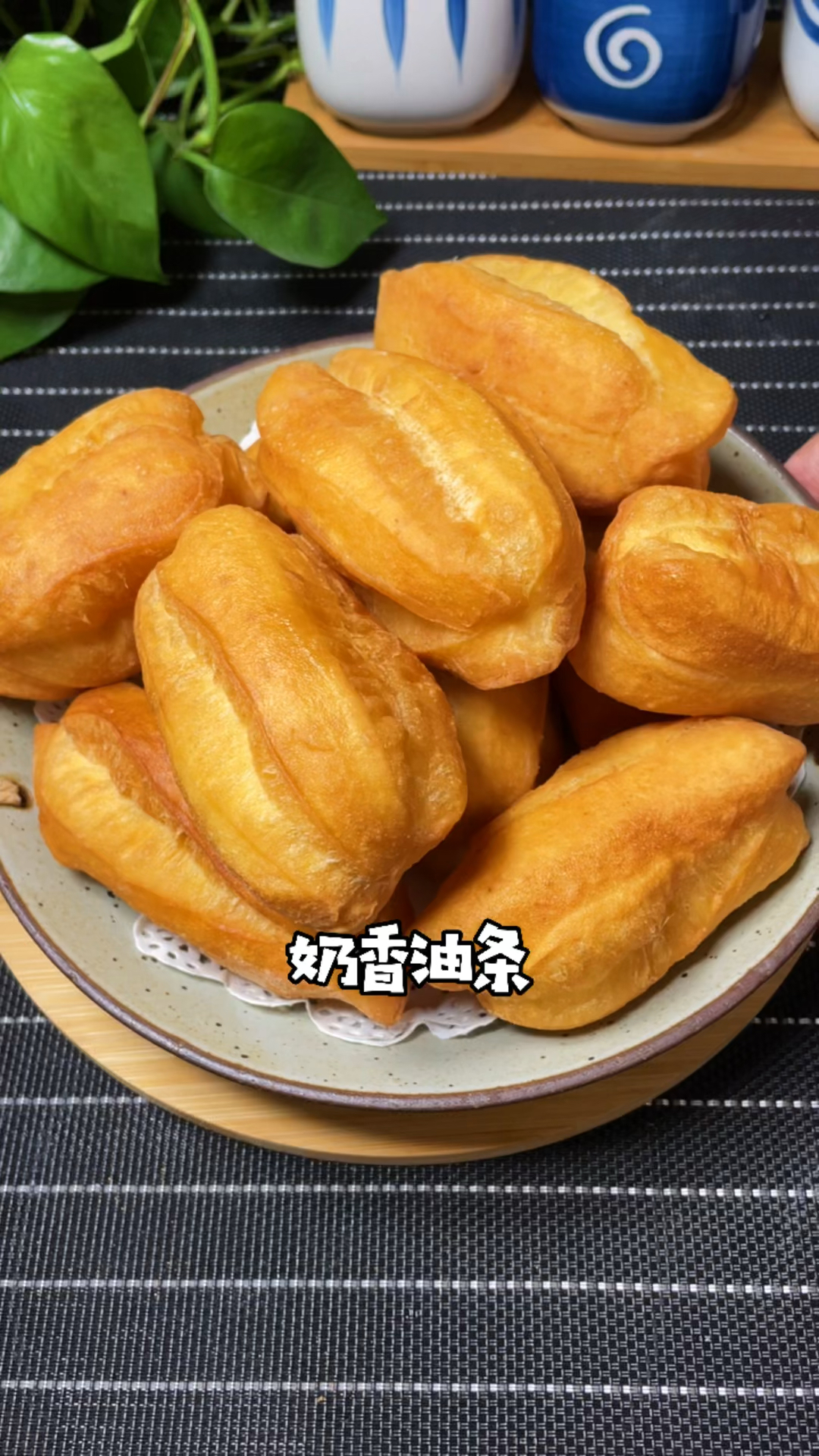 油条#不用一滴水也能做出酥脆蓬松充满奶香的迷你小油条