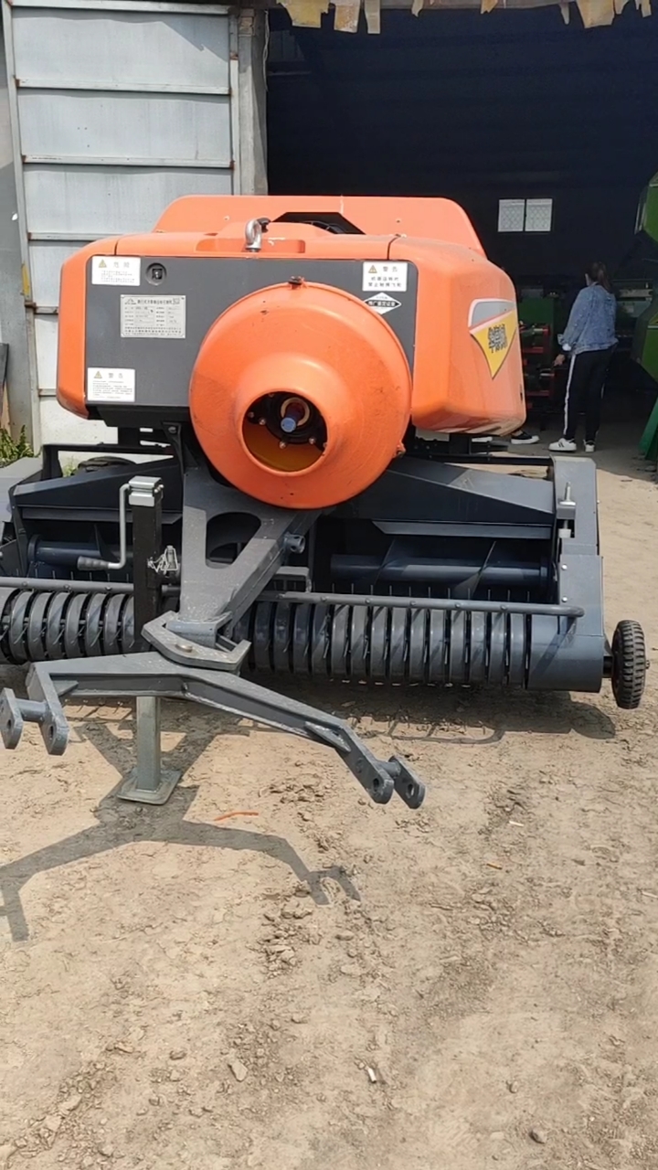 华德1.9捡拾打捆机,9成新!