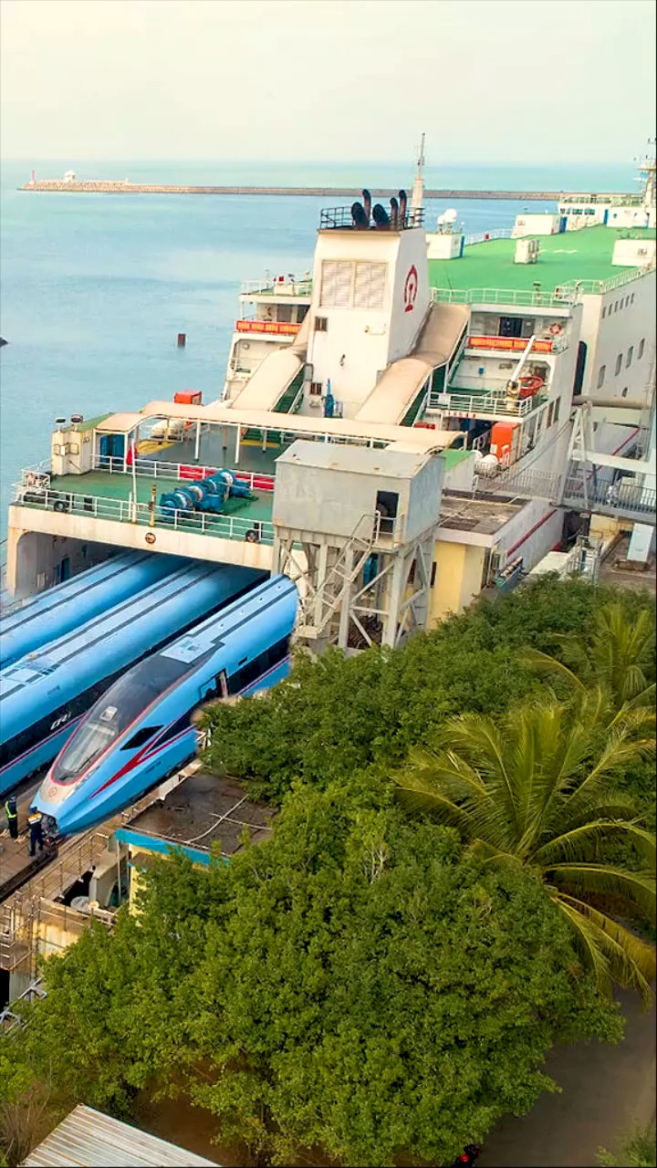复兴号高铁cr300动车是怎么送进海南岛环岛运营?