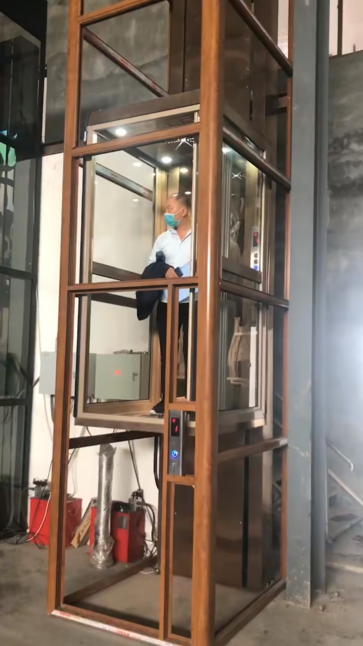 小型家用电梯外观钛镁合金井道透明井道轿厢透明钢化玻璃液压升降背包