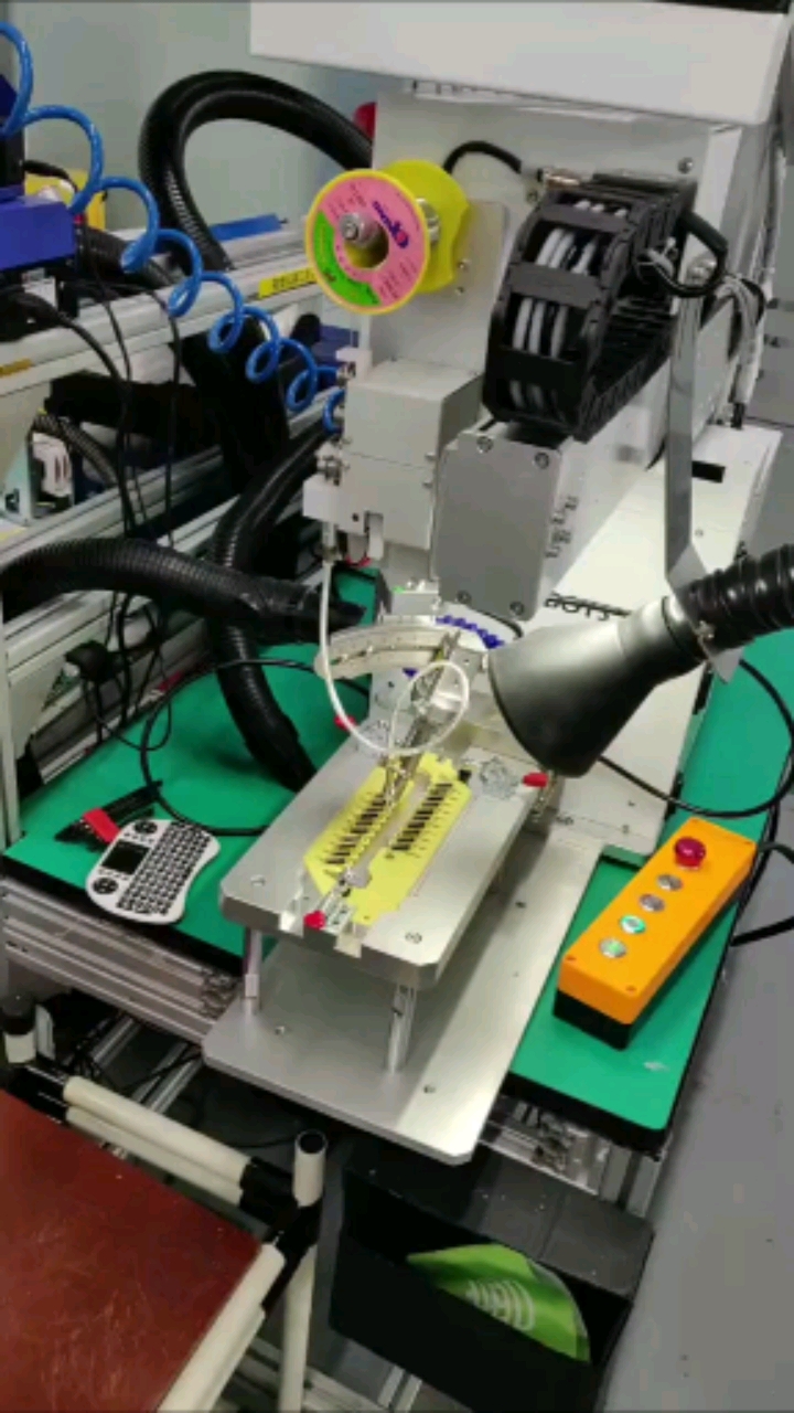 自动焊锡机#由力自动化烙铁自动焊锡机医疗器械电路板电阻焊锡