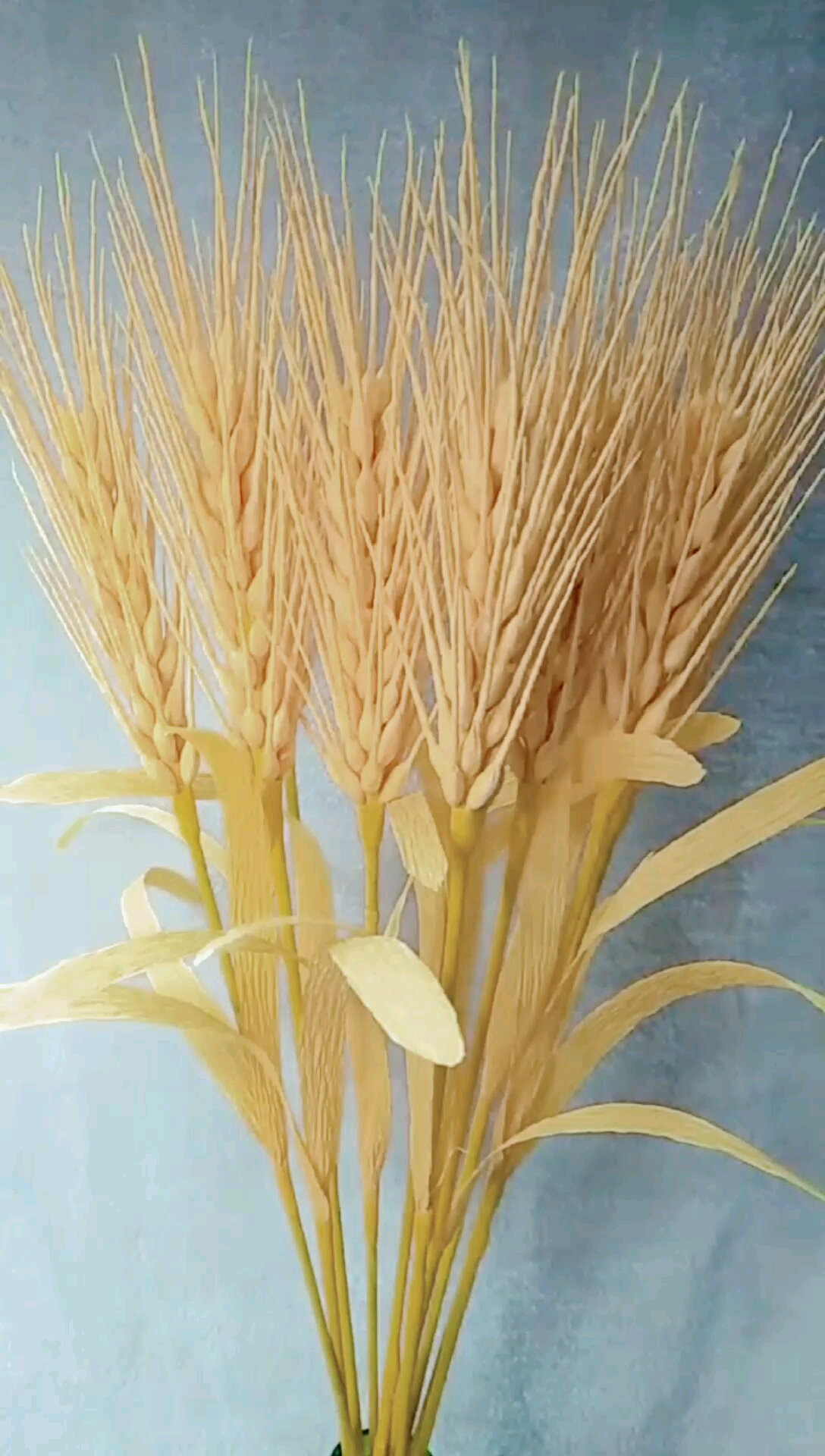 皱纹纸制作的的麦穗,送给大家,祝大家平安和谐,大吉大利