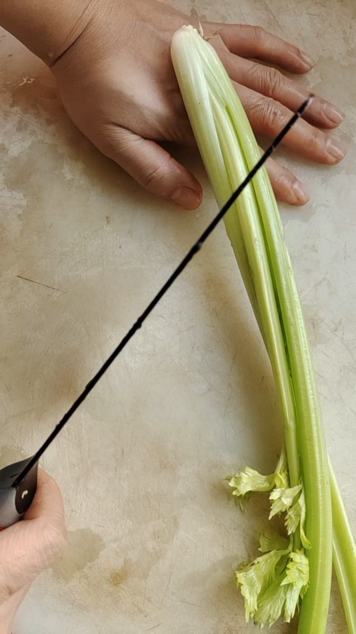 让芹菜断筋的切法