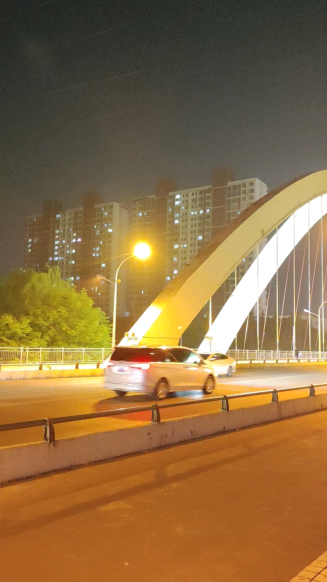 平顶山印象#平顶山诚朴路湛河桥夜景-度小视