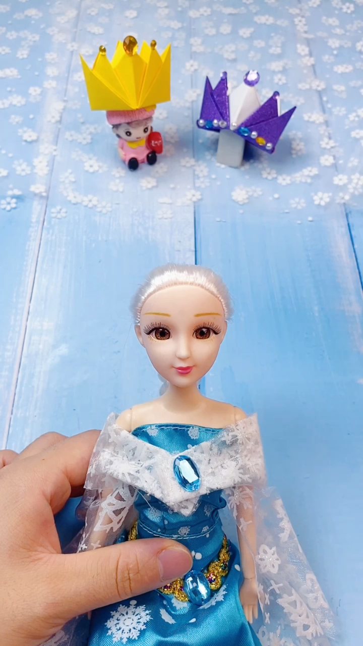 手工制作给你漂亮的芭比娃娃也做一顶漂亮的皇冠吧