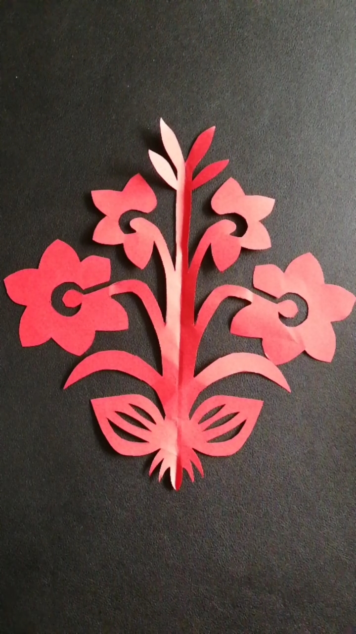 手工剪纸水仙,对角剪法.