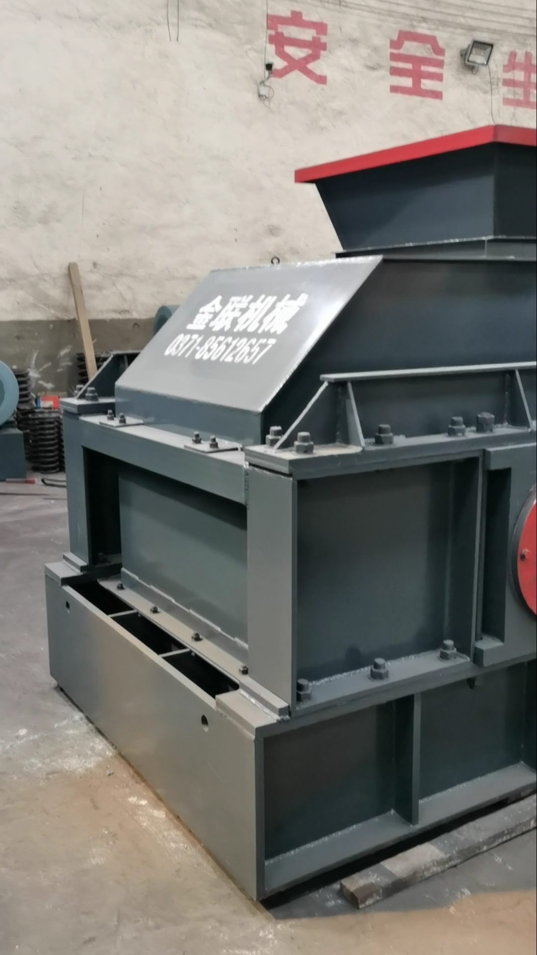 对辊制砂机#大型河卵石液压对辊破碎机