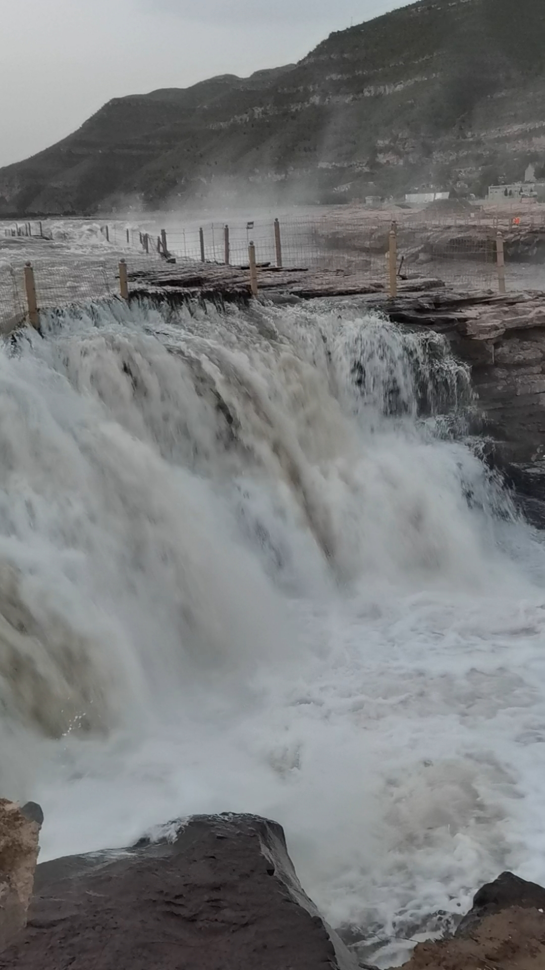 很壮观的自然镜像,黄河壶口瀑布