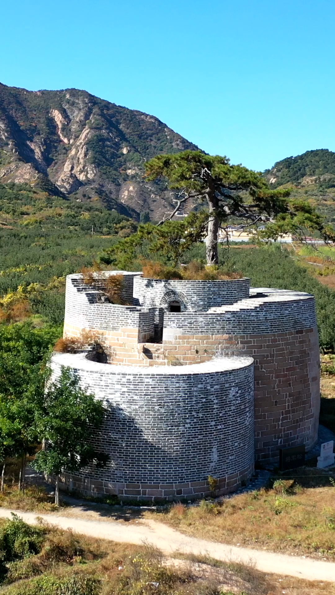 河北九门口点将台,曾经这里一片呐喊,如今只留下一颗树