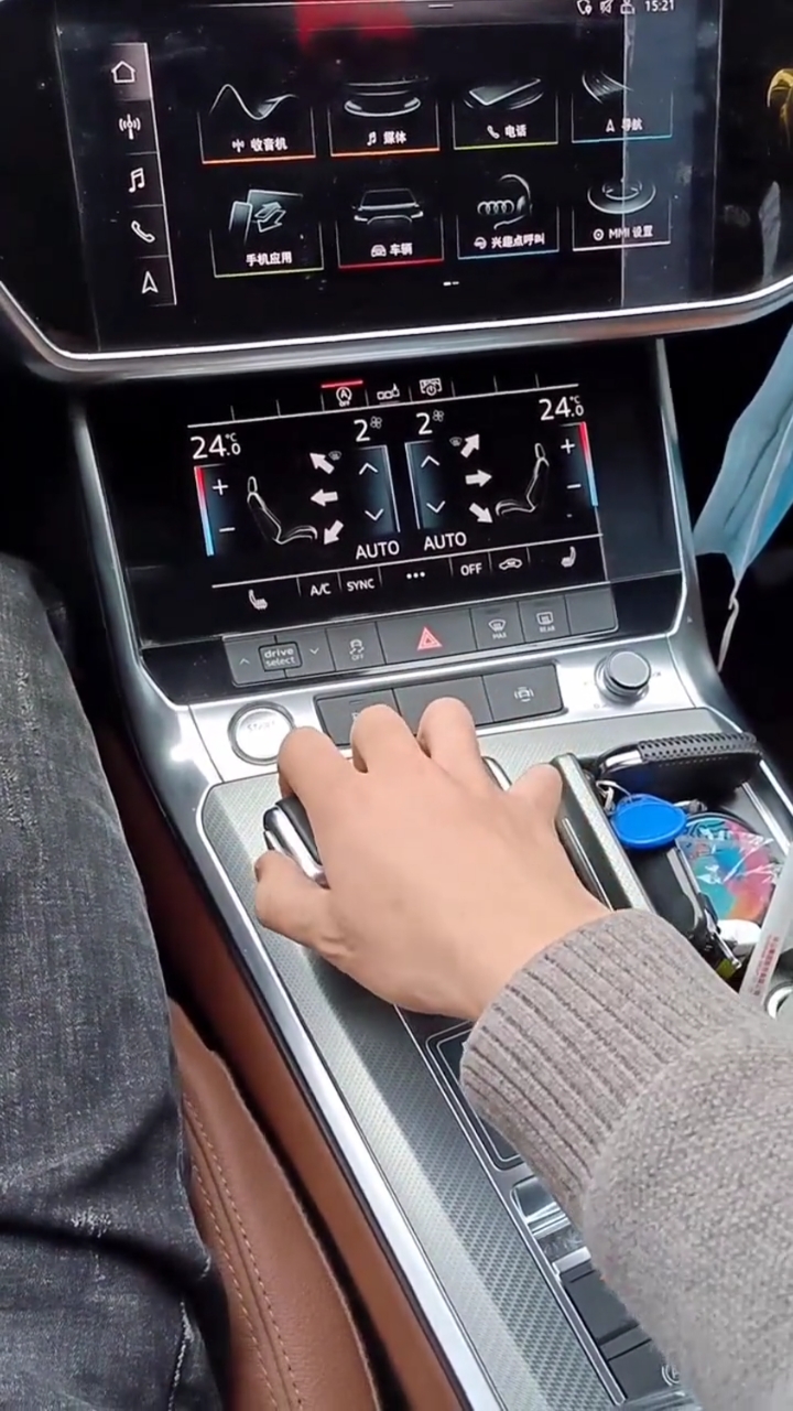 这大概是15万以内,档把最好看的车了!%飞机档杆