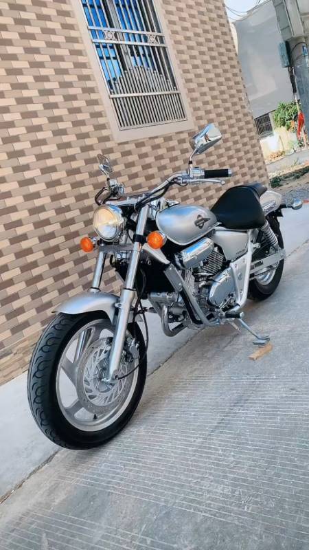 本田马格纳250太子电镀件闪闪发光原版原装前后新对胎