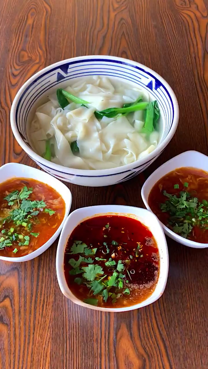 美食看中国#蘸水面,又称"裤带面",讲究个一清二白,汤面分盆装,越嚼口