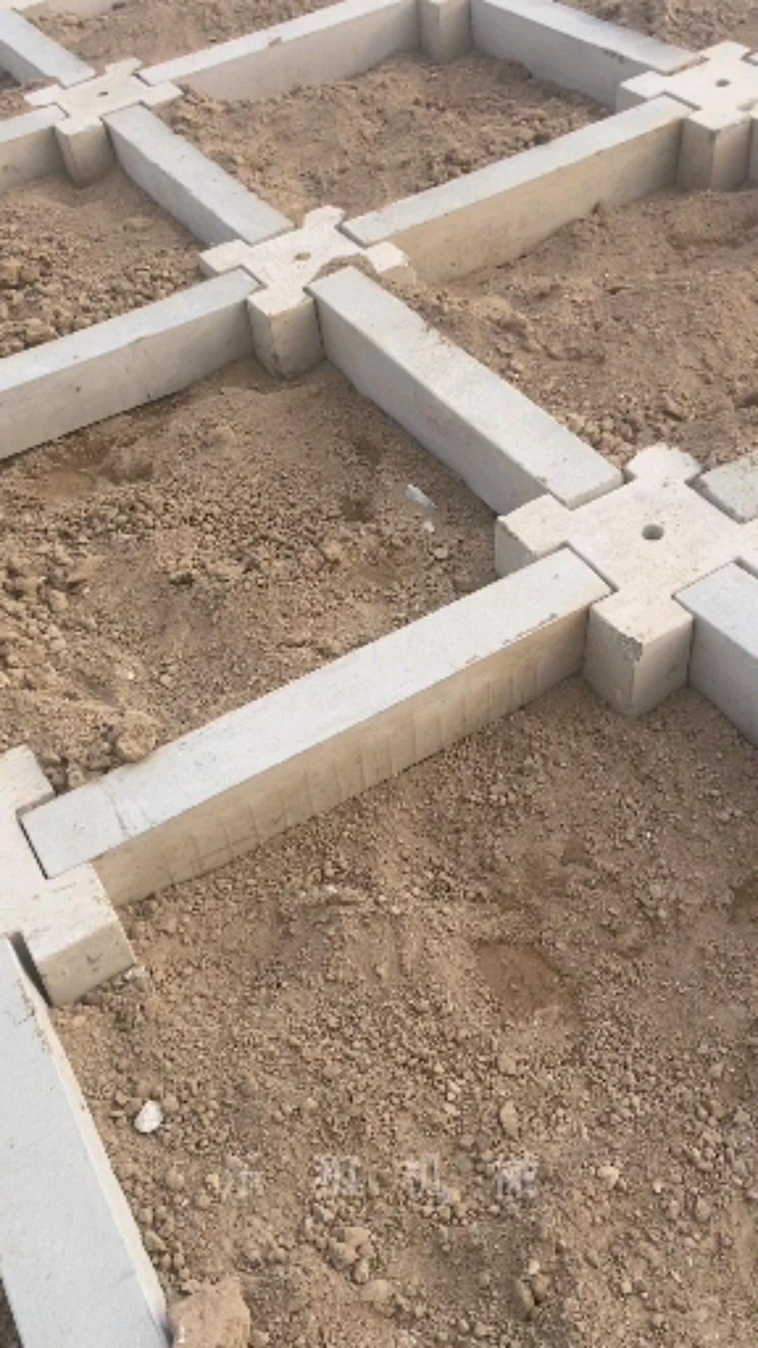 北京市政菱形骨架护坡砖铺设现场