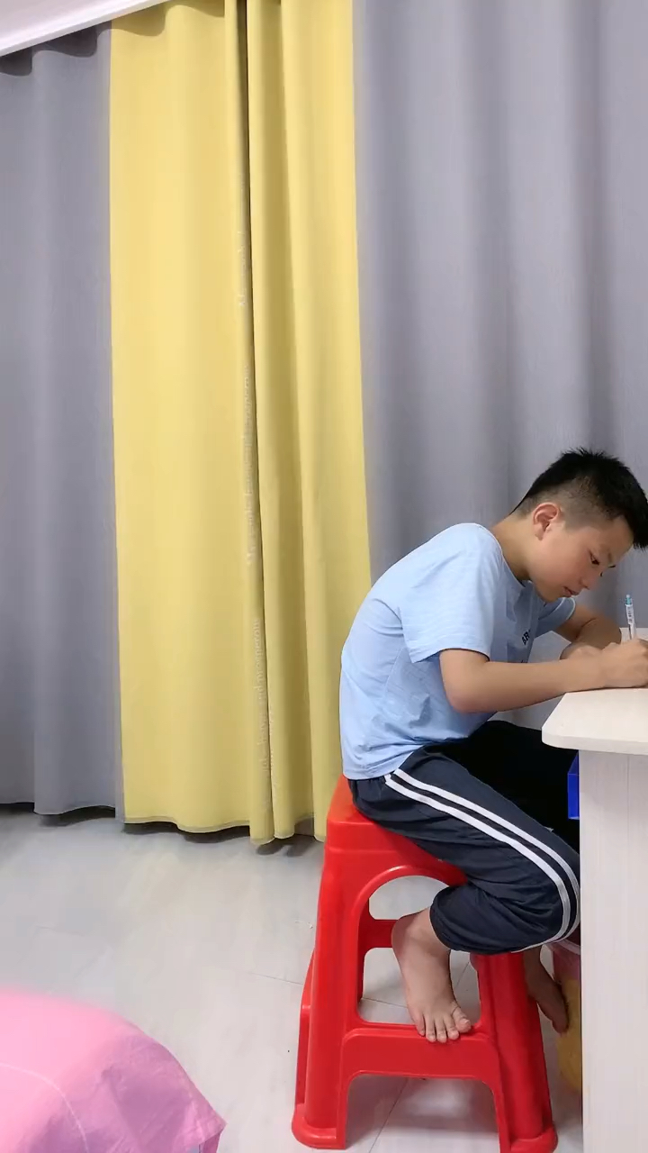 预防孩子驼背近视,一招搞定!