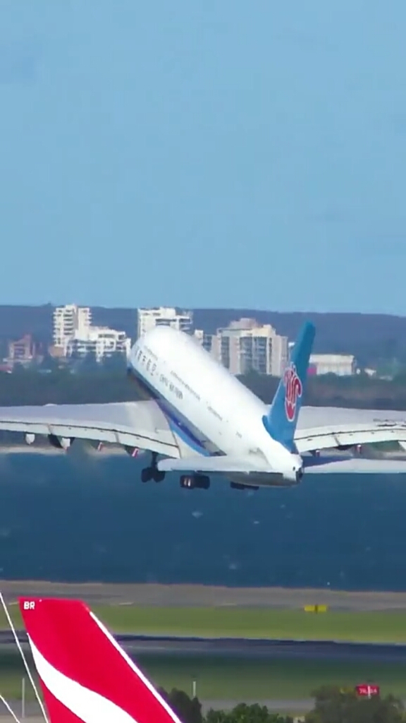 南方航空巨无霸a380霸气起飞