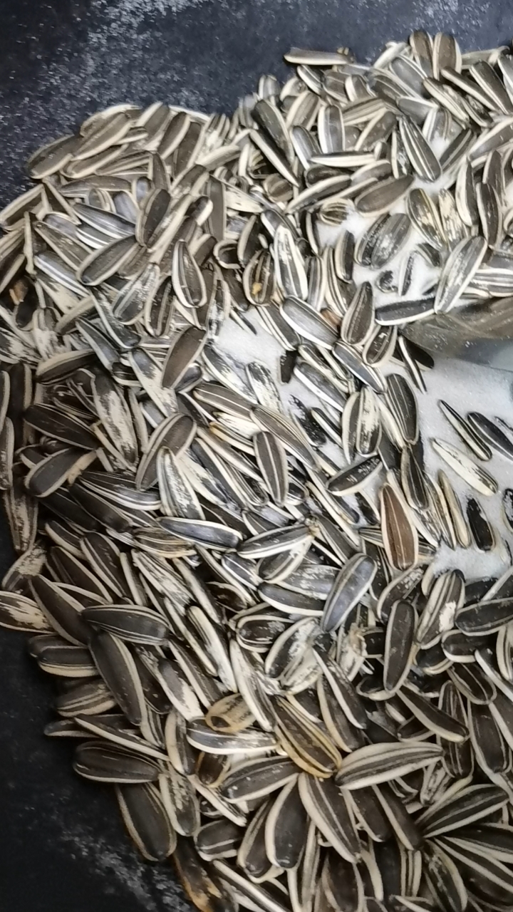 原味瓜子#用土方法炒瓜子,又香又脆,再也不用出去买了