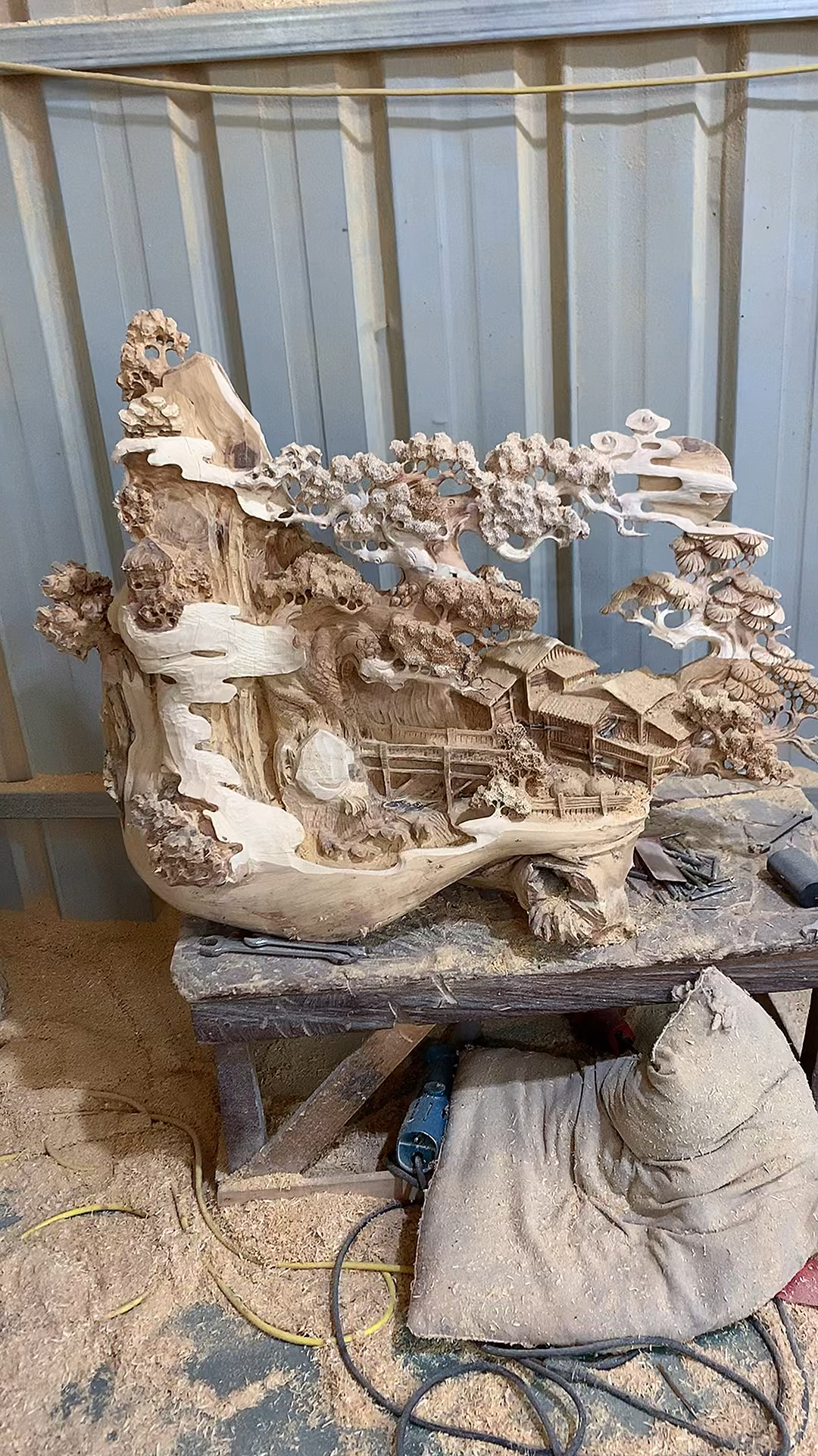 木雕制作过程木雕山水人家根雕工艺品摆件