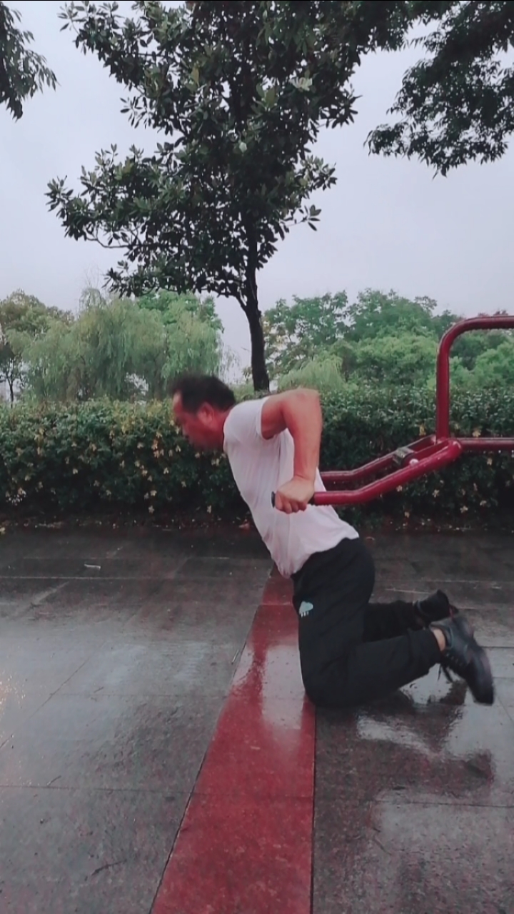 健身宁教练传递健身正能量#臂屈撑