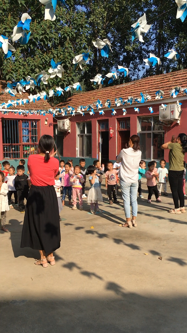 启蒙幼儿园课间操:三只小熊!